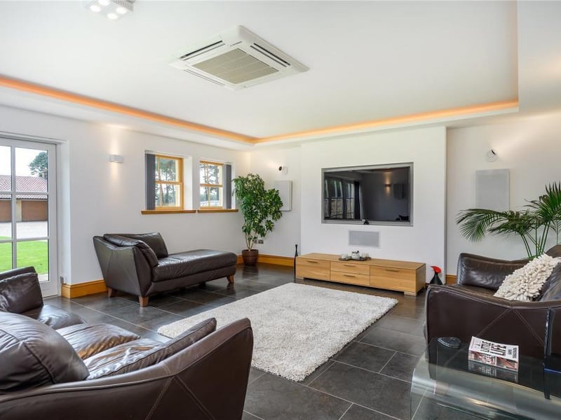 Sitting room.