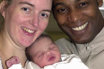 Michyla Waggot and Paul Gordon with there newborn daughter Elizabeth. December 2002.