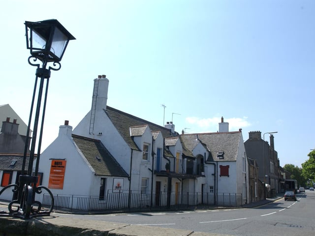More a case of mispronunciation than misnaming, but one thing guaranteed to make an Edinburgh local scream inside is to hear the final syllable in Corstorphine pronounced as "fine". It is "Corstor-FIN", thank you very much.