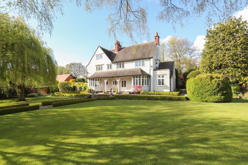 An Edwardian property two miles from Chesterfield Station. This house has six-bedrooms, a dining room with beautiful dark wood panelling, and a bright conservatory. For more information, visit: https://www.rightmove.co.uk/properties/111795098#/?channel=RES_BUY