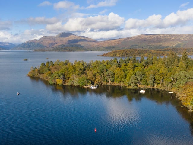 The bungalow was latterly the holiday home of Fiona Gore, Countess of Arran, who was at one time the fastest woman on the water and could reach a top speed of 102mph in a powerboat