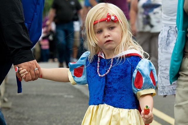 A young Snow White in the parade