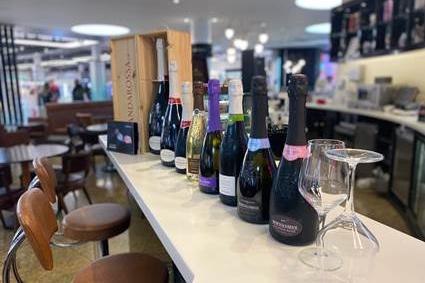 The Caffè Rizzoli Prosecco Bar is the perfect spot to celebrate and enjoy a glass of bubbly with friends or loved ones. With options for everyone – whether you’re looking for something dry, rose, organic or sugar free – it offers the finest prosecco sourced from small, family run Italian vineyards.