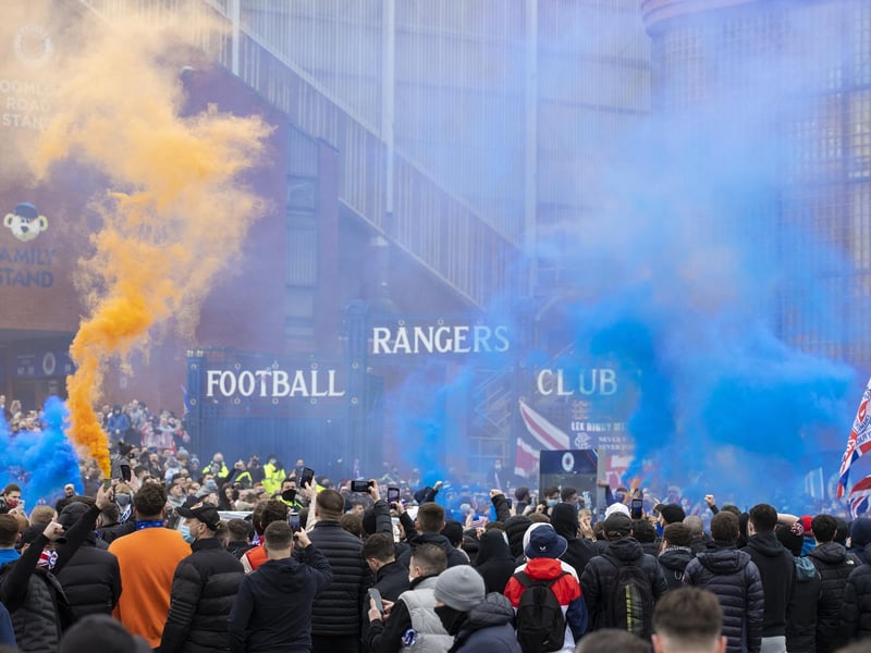 Rangers fans greet the arrival of their players and manager pre match during a Scottish Premiership match between Rangers and St Mirren at Ibrox Stadium, on March 06, 2021, in Glasgow, Scotland. (Photo by Craig Williamson / SNS Group)