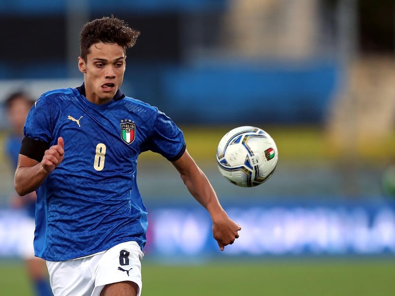 Leicester City are rumoured to be in the running to land Empoli's teenage midfielder Samuele Ricci. The 19-year-old, who is also said to be on Arsenal's radar, is likely to cost around £12m. (Leicester Mercury)
