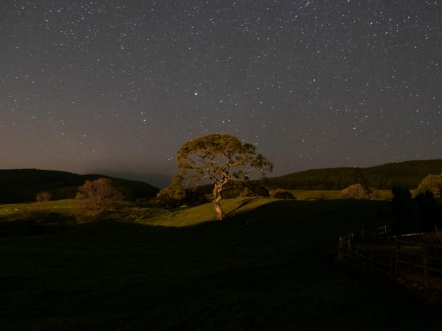 Here, you can spot over 7000 stars and planets with the naked eye. The bright, silvery band of the Milky Way - often hidden by the light of the city - is often seen here.