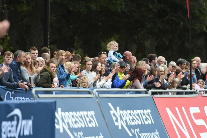 The spectators cheer on the runners for their efforts!