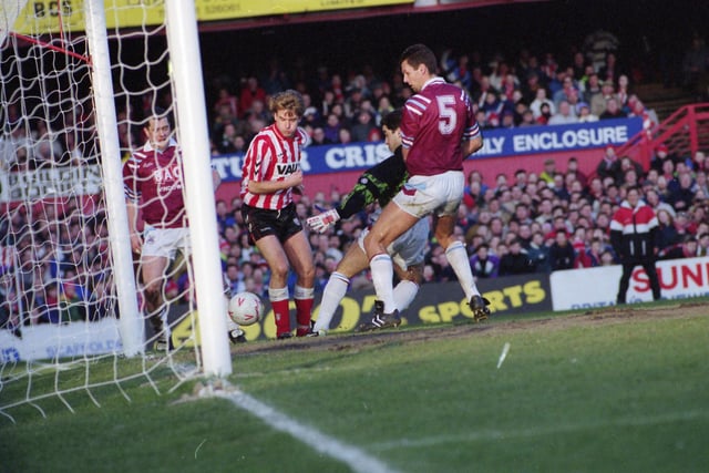 Sunderland play out a 1-1 draw with West Ham United at Roker Park.