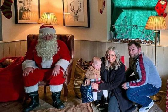 A family visit to Santa from @lifewiththebensons