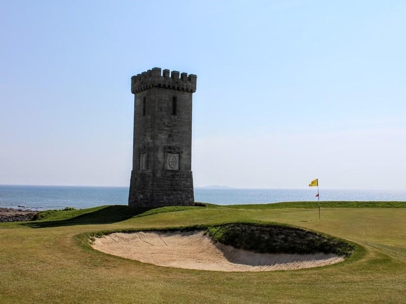 Home of the 'Rockies', once voted the toughest par 3 in the UK. The small coastal resort town in Fife, Scotland, sits on the north shore of the Firth of Forth and is comprised of two settlements.