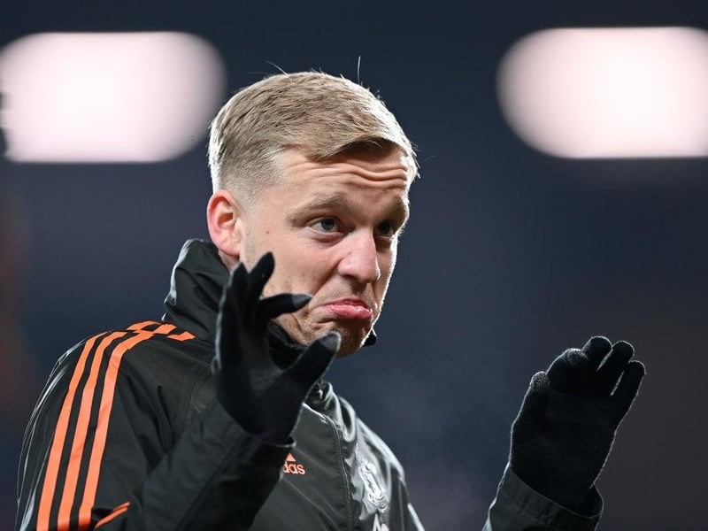 Donny van de Beek wants to leave Manchester United after starting just two Premier League games since his move from Ajax last summer. He is set to hold showdown talks with executive vice-chairman Ed Woodward. (Daily Star)