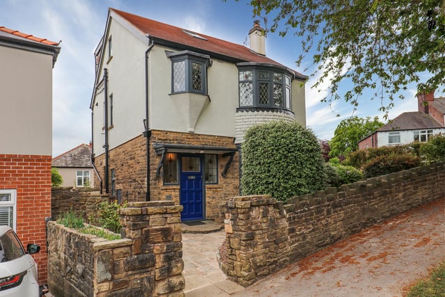 This three-bedroom detached house has an asking price of £425,000. The sale is being handled by Redbrik. (https://www.zoopla.co.uk/for-sale/details/54952353)