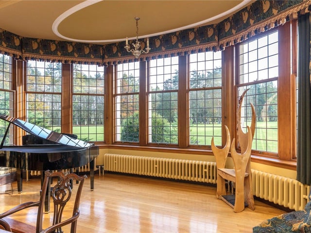 Dining room.