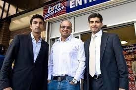Net worth of £2.150bn. Simon Arora went into business with his younger brother Bobby Arora, importing homewares from Asia and supplying them to UK retail chains, before buying B&M in 2004, which was then a struggling grocery chain In 2017, Simon and Bobby cashed in £215m of shares and reduced their stake in B&M by a quarter, three years after taking it public. The B&M headquarters is based in Liverpool.