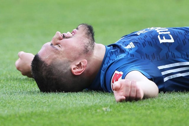 Free agent Kyriakos Papadopoulos is waiting for an offer from Sheffield United following his release from Hamburg. (Sport 24 via Sports Witness)