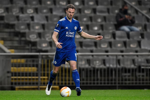 Manchester United are watching Jonny Evans' contract situation at Leicester and could make a move to bring former defender back to Old Trafford.(Sun on Sunday)