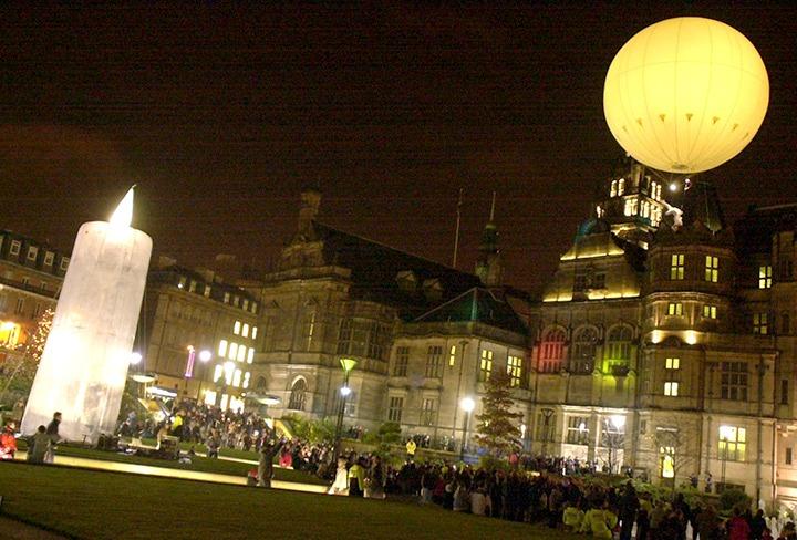 See Sheffield come alive with a spectacular light show. Light Up Sheffield illuminates several key venues, creating a trail of breathtaking light installations and projections across the city. Wander through this magical experience with friends and family. 📍 Sheffield Cathedral, Church Street, Sheffield S1 1HA/Sheffield Central Library, Surrey Street, Sheffield S1 1XZ/Pounds Park, Sheffield City Centre, Sheffield S1 4GE