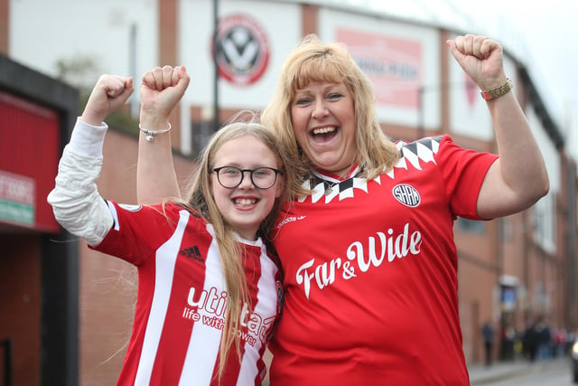 Two Blades fans get ready to cheer on their side against Norwich City.