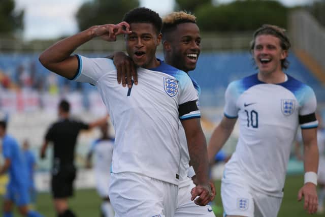 Rhian Brewster of Sheffield United and England U21s celebrates with teammates Ryan Sessegnon and Conor Gallagher after scoring his second goal against Italy in Pescara: Jonathan Moscrop / Sportimage