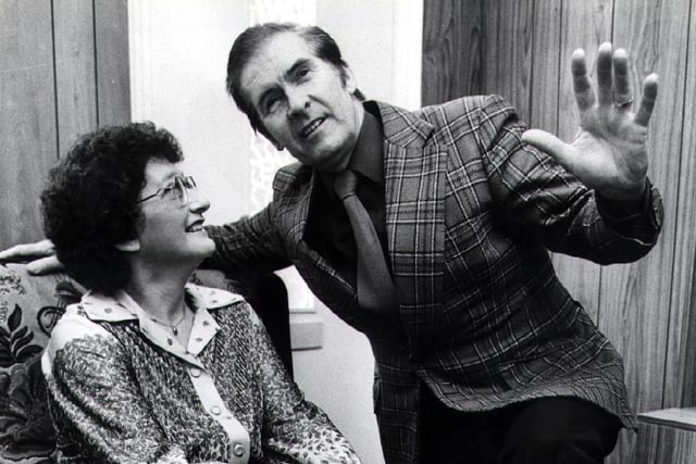 Canadian baritone and actor Edmund Hockridge serenades Dorothy Kirk of Walkley in 1982