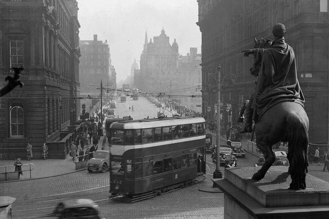 Tram turning from North Bridge at the east end of Princes Street, 1950s.