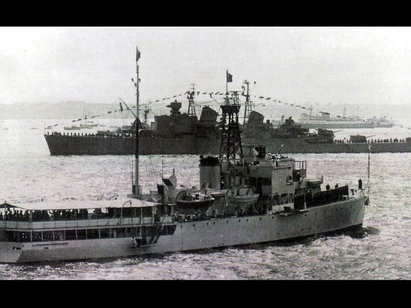 The royal yacht Surprise passing the Swedish cruiser Gota Lejon at the 1953 Spithead coronation fleet review