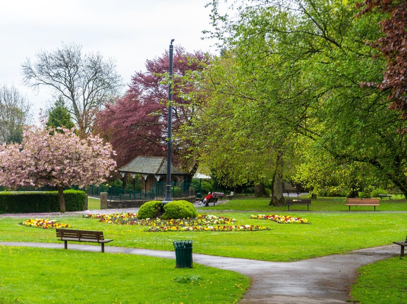 On average, properties in Pudsey go on sale for £275,383 and spend 12 weeks on the market