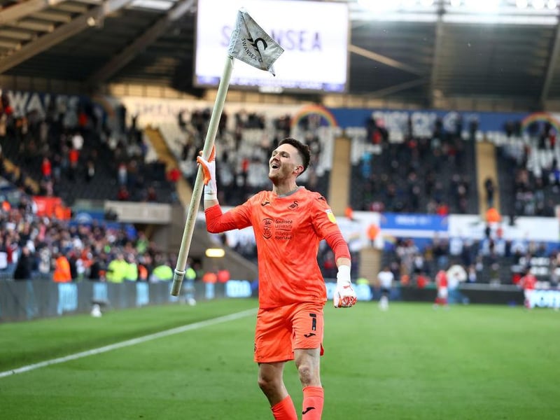 Leeds have drawn up a three-man shortlist of Kristoffer Klaesson, Freddie Woodman and Dani Cardenas as they search for a replacement for goalkeeper Kiko Casilla. Reports they have offered £10m for Woodman are also believed to be wide of the mark. (Mirror)
(Photo by Michael Steele/Getty Images)