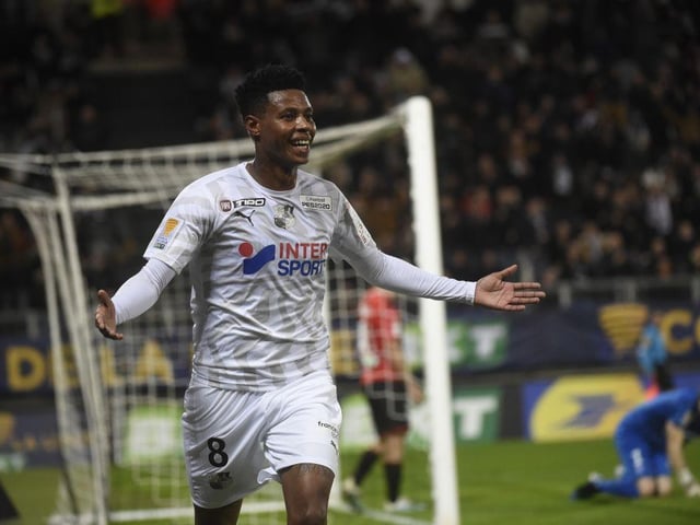 L'Equipe reports that Rangers will complete a deal for the Amiens midfielder before the close of play today.