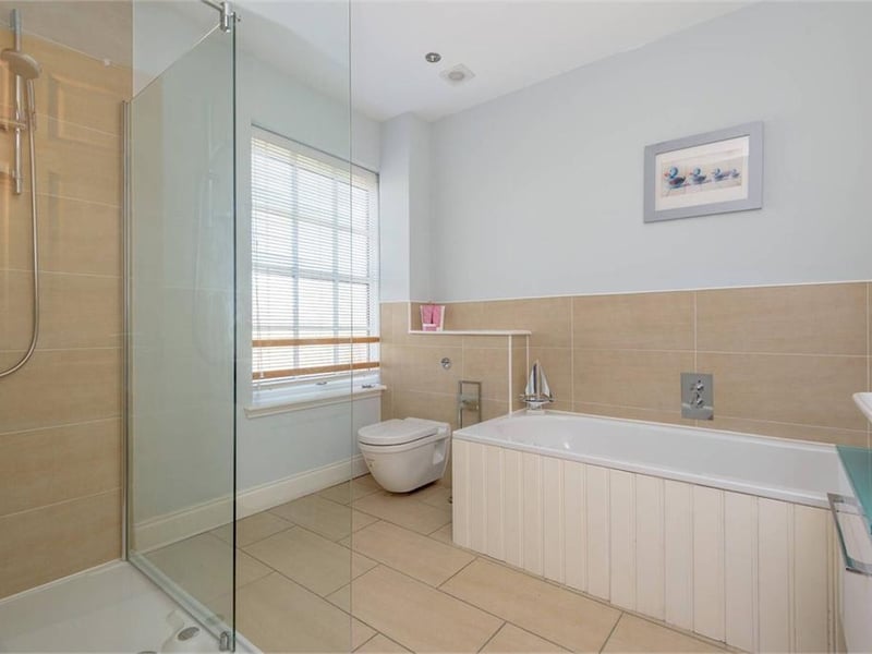 Bedroom 5 en-suite.
