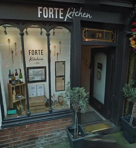 Tucked away on Parchment Street in Winchester, Forte KItchen serves some of the best fish and chips in Hampshire. It has a 4.5 star rating on Tripadvisor based on 717 reviews.