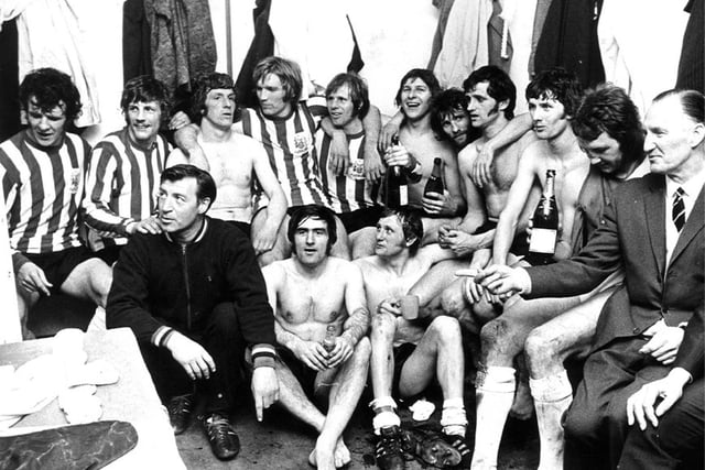 The United players enjoy some refreshments in 1971.