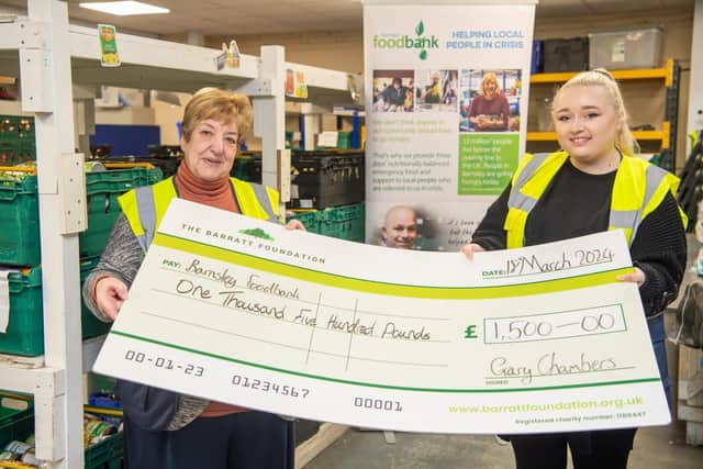 B&amp;DWS - SGB-34668 - Suzanne and Georgina at Barnsley Foodbank with the cheque donated by Barratt and