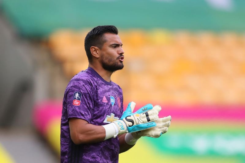 Everton are in talks to sign Manchester United outcast Sergio Romero. The goalkeeper hasn’t featured for the club since July last year and is set to be released from the club next week. (The Athletic)
 
(Photo by Catherine Ivill/Getty Images)