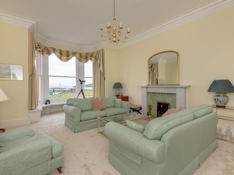 Lounge.