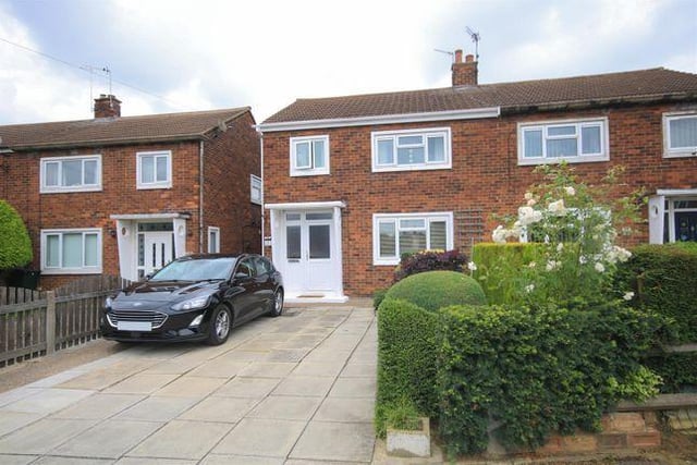 Viewed 1567 times in the last 30 days, this three bedroom house is being marketed by Horton Knights Estate Agent on 01302 977850.