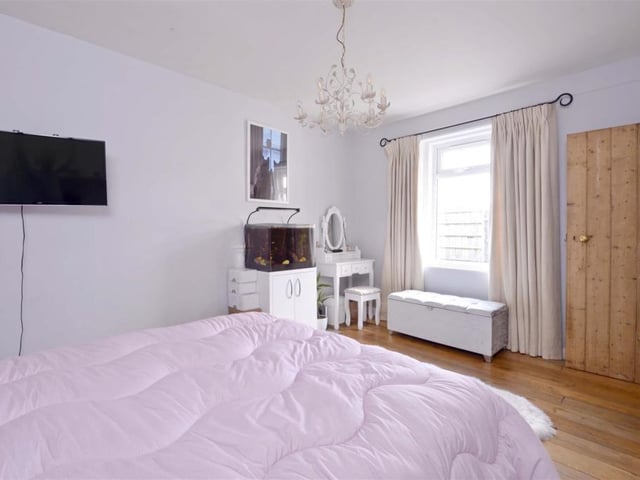Ladyrig Lodge - bedroom 1.