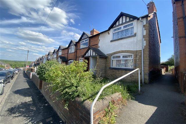 This two bedroom terrace has two reception rooms.