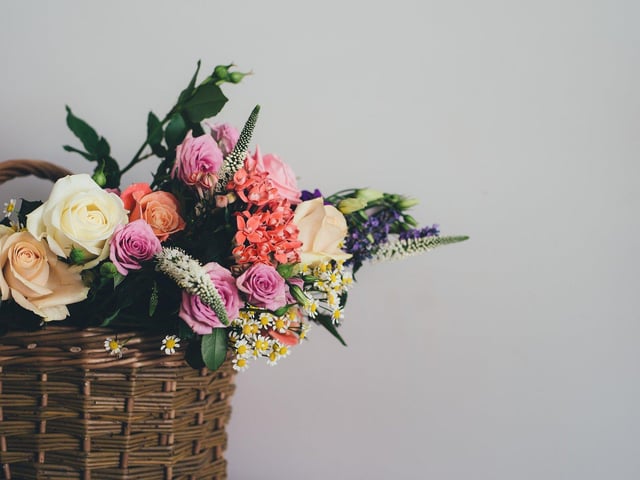 At Outside the Cave in Edwinstowe on Saturday 10am to noon you can bring your own container and make a unique bouquet. Booking is required.
