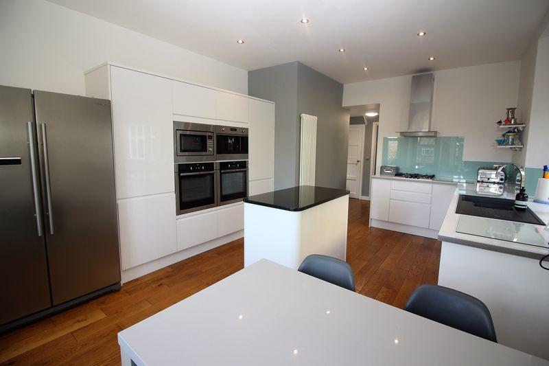 This superb modern kitchen is fully fitted with a range of white gloss wall and base units.