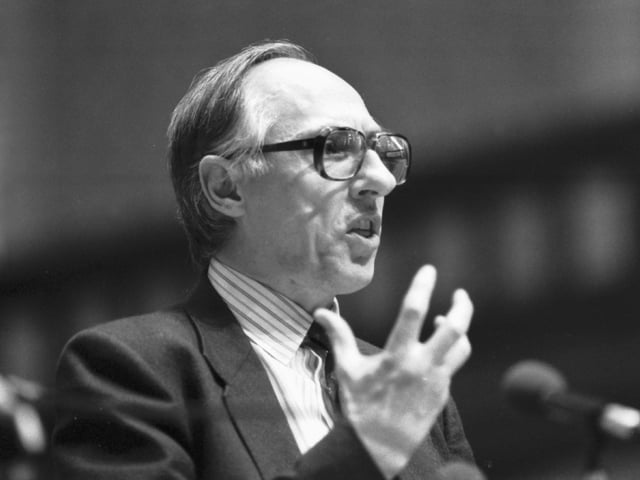 Shadow Scottish secretary Donald Dewar addresses the Scottish Trades Union Congress (STUC) conference in Glasgow, April 1990.