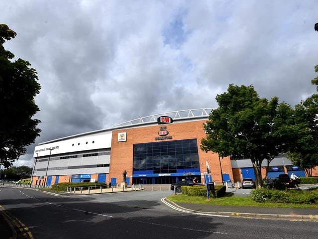Asked if the interested French-American consortium were close to administrator Gerard Krasner’s valuation for Wigan Athletic and the training ground, a national journalist replied: “There’s an offer of £500,001 in.” (The Sun)