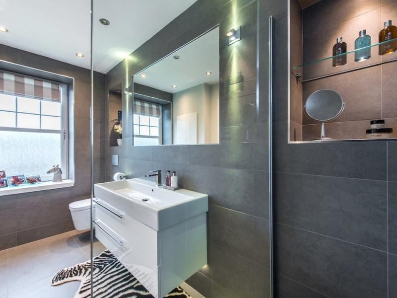Bedroom 2 en-suite.