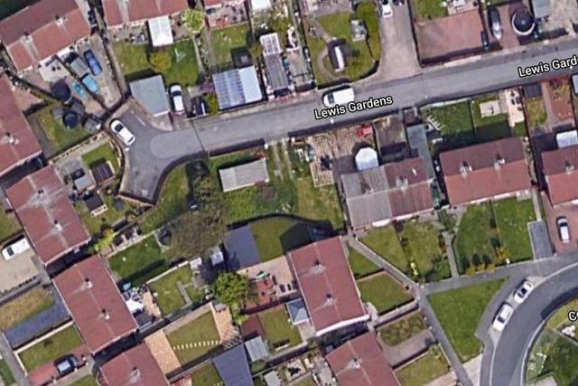 Gardens in Whiteleas have an average size of 154.1 square metres.