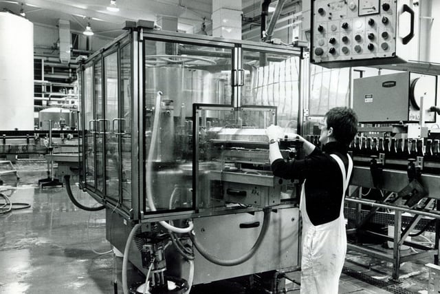 The Jagenberg labeller in the new Gold Label barley wine complex in Whitbread's Exchange Brewery, Sheffield, 1985