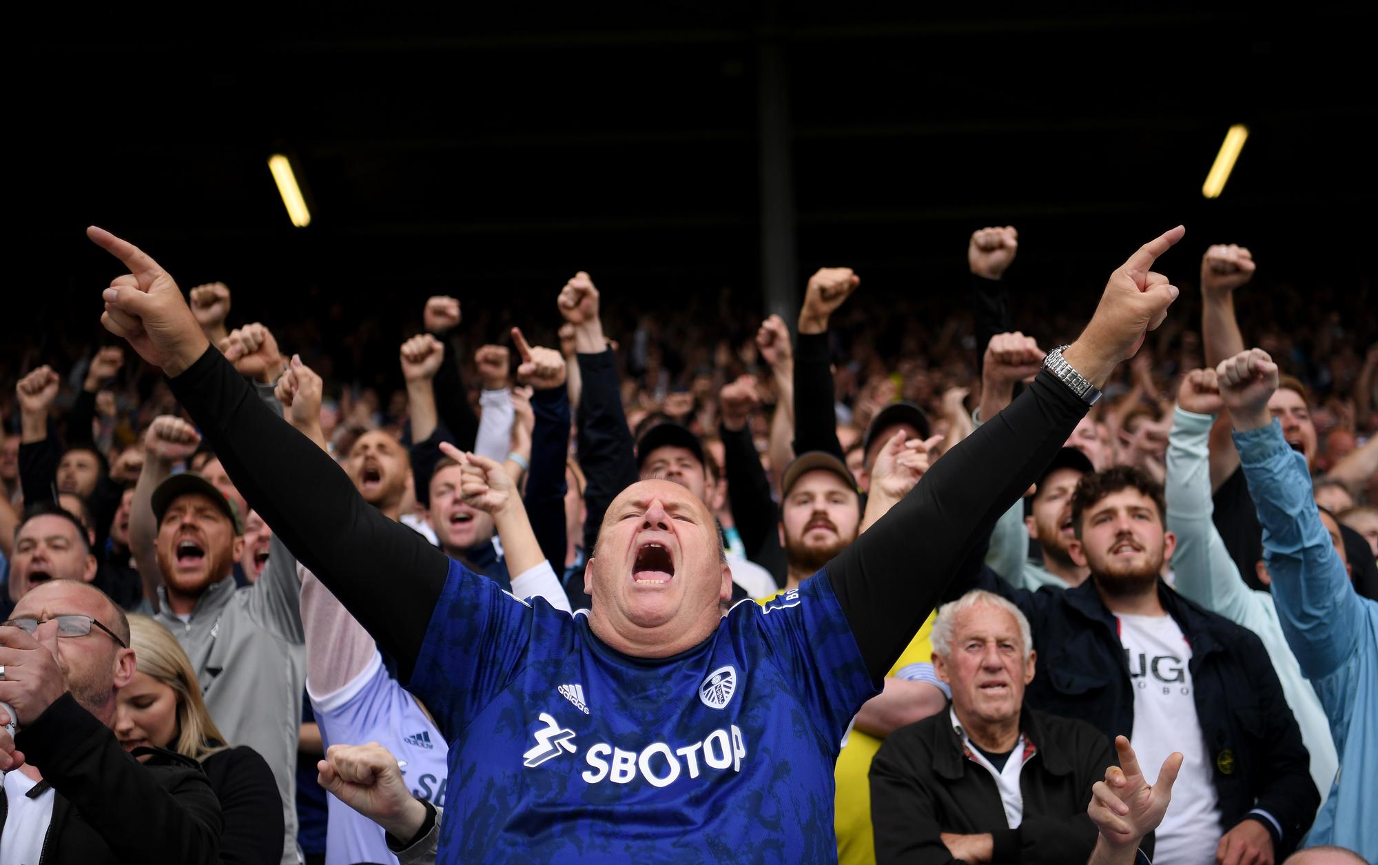 LEEDS, ENGLAND - SEPTEMBER 12: A Leeds United fan sings as the teams walk out during the Premier League match between Leeds United  and  Liverpool at Elland Road on September 12, 2021 in Leeds, England. (Photo by Laurence Griffiths/Getty Images)