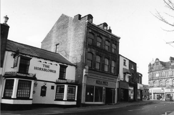 The Horblower, on Fitzwilliam Street, was a well known pub with a nautical theme in the 80s and 90s, complete with a ship's figurehead in the bar.