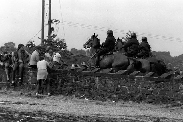 Pickets and mounted police at Orgreave