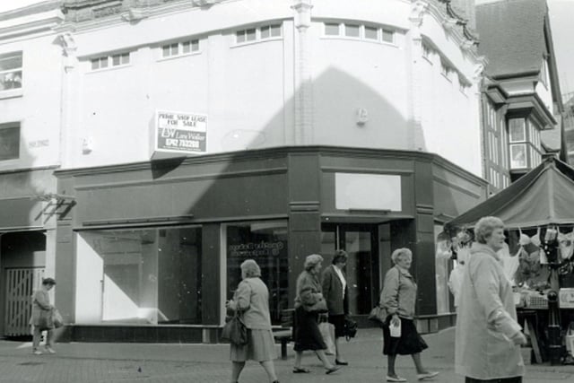 Former Collingwood jewellers on the corner of HIgh Street and Packers Row. Photo from Chesterfield Library\Chesterfield Borough Council.