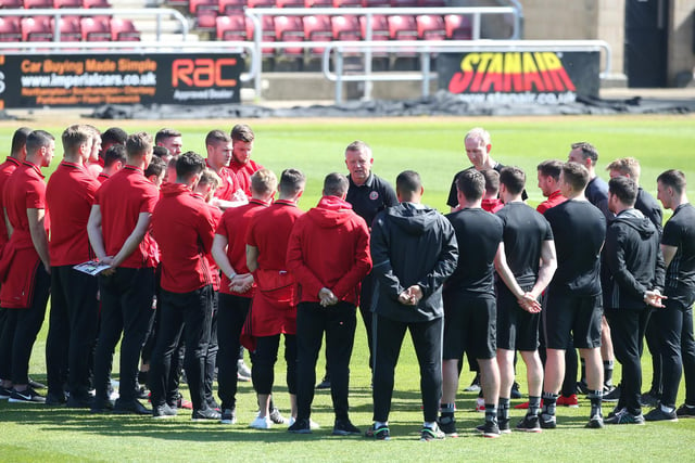 Sheffield United's Chris Wilder talks to his team before the game - Pic David Klein/Sportimage
